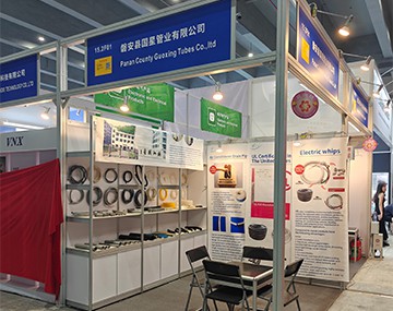 Ennyuma N'amakulu G'amakolero ga Polyester Rubber Hose: Obuwagizi Obukulu Bw'...